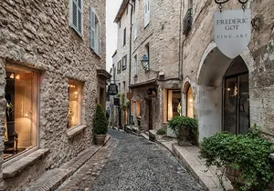 Cannes, Antibes & St Paul de Vence Half Day Shared Tour from Nice