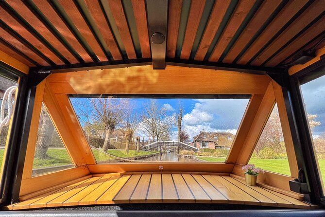 Giethoorn and Zaanse Schans Day Tour Small Group Incl. Boat Ride