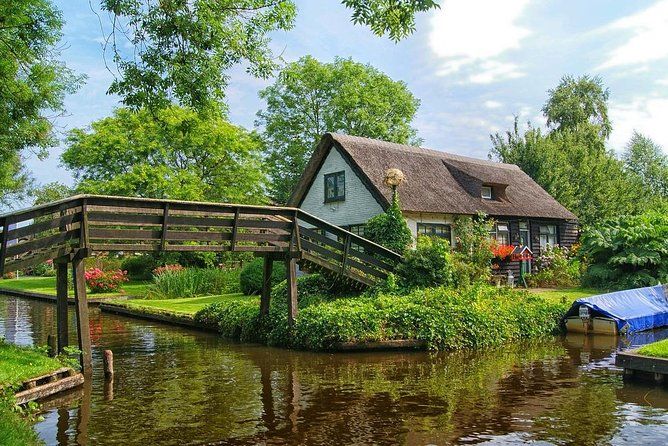 Giethoorn Private Tour, Canal Cruise and Windmills from Amsterdam
