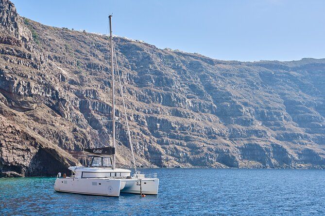 Santorini: Small Group Catamaran Cruise with BBQ Fish & Drinks