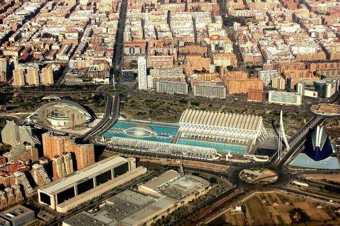 Private Transfer From Barcelona To Valencia With a 2 Hour Stop