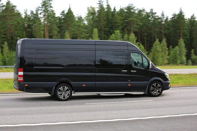 Nashville Airport Private Transportation for 6-13 Passengers