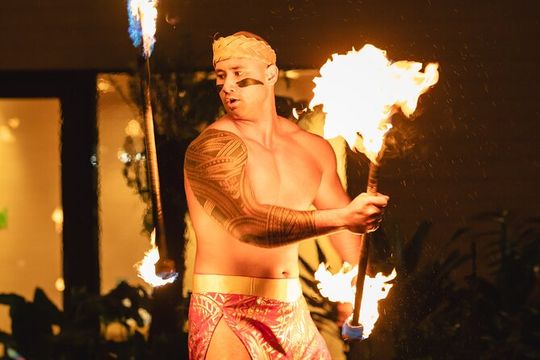 Convenient Luau in Waikiki + Cultural Activities + Dinner Buffet