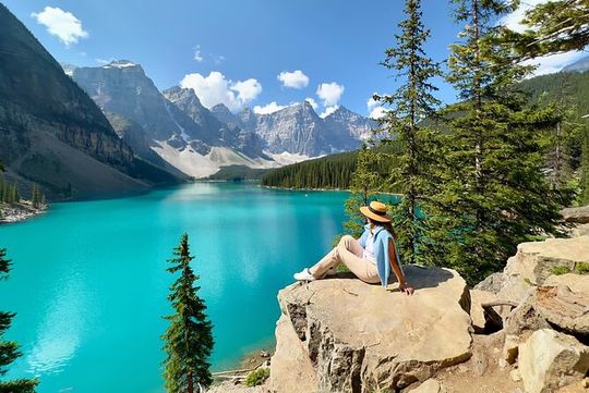 Explore Moraine Lake, Banff, Lake Louise & Minnewanka