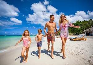 Negril Day Trip to Seven Mile Beach & Rick's Cafe with Admission from Falmouth