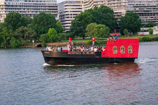 Pirate Ship Treasure Hunt Cruise along Potomac (Family-Friendly)