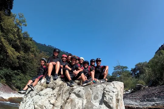 Torrentismo: Climbing up through the river