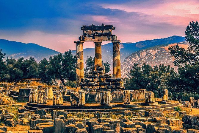 Delphi Full Tour, Hosios Loukas Monastery and Arachova Village Private Tour