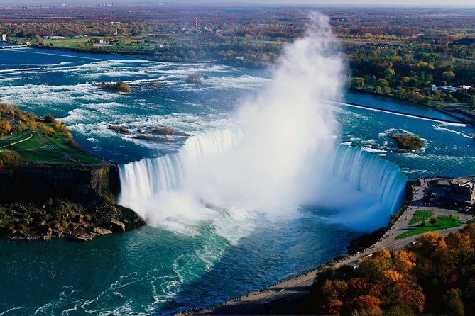 Toronto: Niagara Falls Day tour: Boat, Journey Behind and Tower