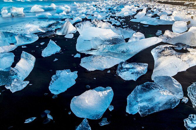 Diamond Beach & Jökulsárlón Floating Glacier Guided Day Tour