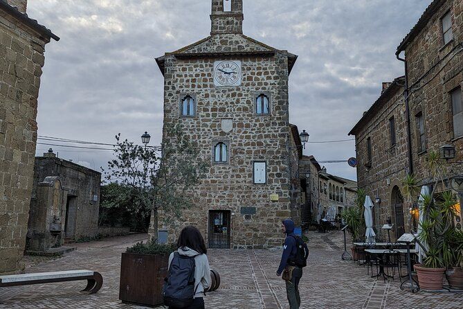 Tomb Hunting and Trekking Adventure in Sovana