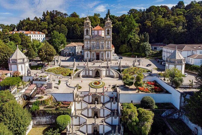 BRAGA E GUIMARÃES Private Historic Tour from Porto
