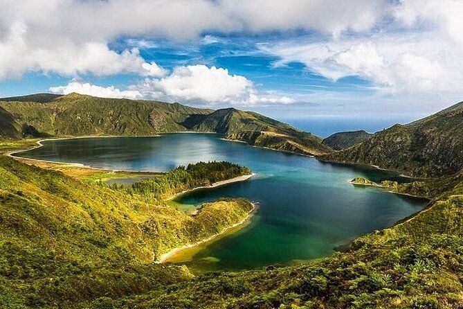 Guided tour of Sete Cidades & Lagoa do Fogo, lunch included