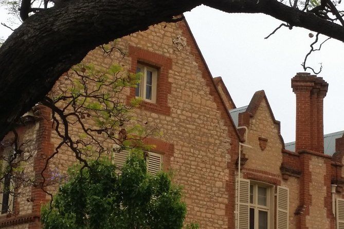 Adelaide Walking Tour: Hills, Squares and Parklands
