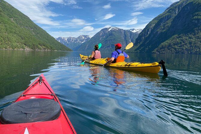 Fjord paddle in Hellesylt - the perfect fjord adventure