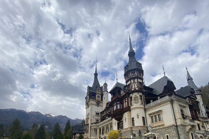Private Day Trip to Peles Palace, Dracula's Castle and Brasov