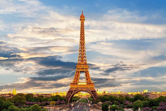 Private day trip: Le Havre to Paris and back, local driver