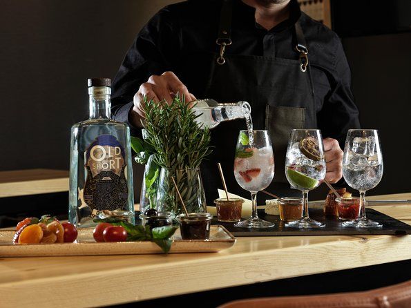 Guided Gin tasting experience in Athens with Snacks