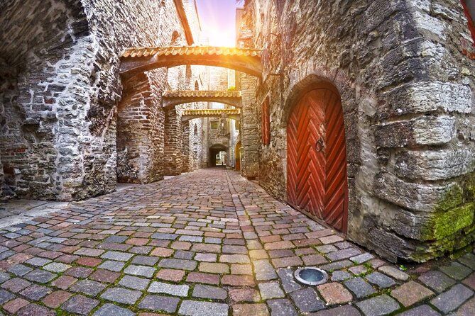 Tallinn Scavenger Hunt & Highlights Self-Guided Walking Tour
