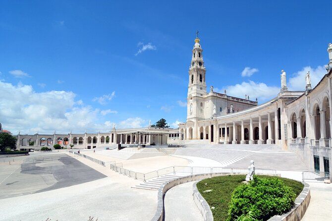 Private Fátima Sanctuary, Óbidos Medieval and Nazaré from Lisbon