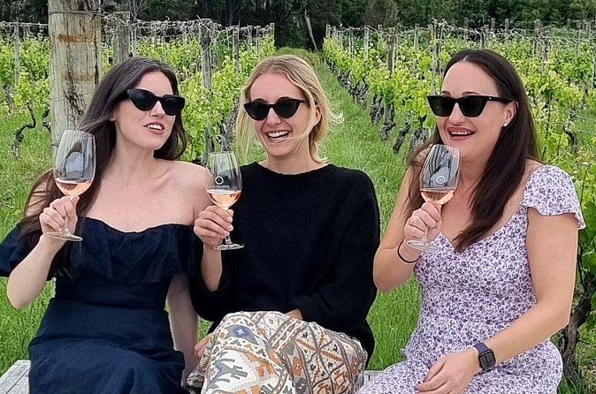 WAIHEKE ZEITGEIST PREMIUM WAIHEKE WINE TOURS Rural Side Wineries