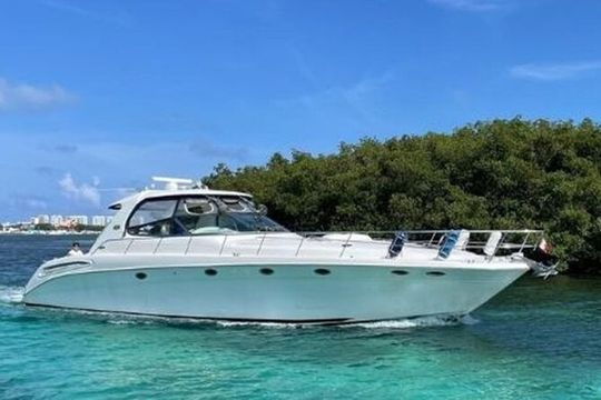Cruise in style on our 60-foot yacht in Cancun for 20 people