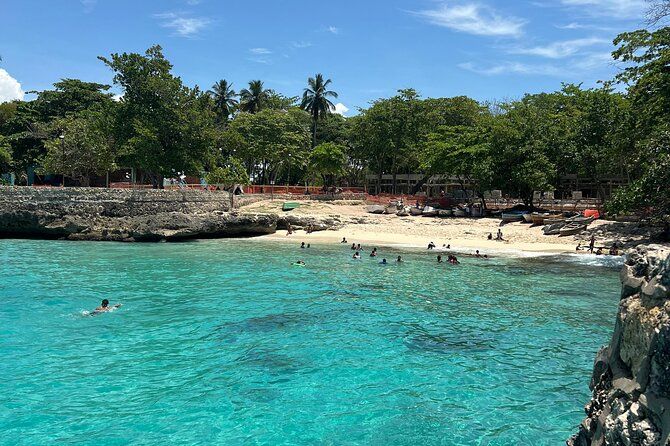 Santo Domingo must do; Los 3 Ojos, Boca Chica beach & more