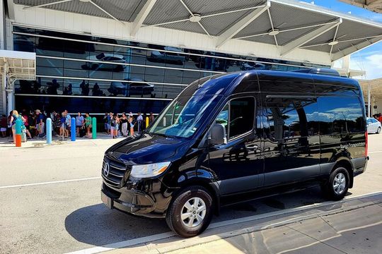 Private Transfer from Hotel in Miami to Port Miami. Up to 11 pax.