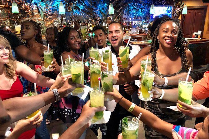 Miami: Sip & Salsa Night with Lessons, Mojitos, Appetizers & Club