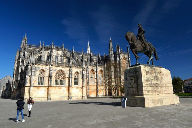 Small Group Tour to Fátima, Batalha, Nazaré and Óbidos from Lisbon