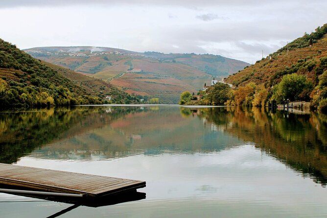 Private Tour Alto Douro: wines, hiking and cruise from Porto