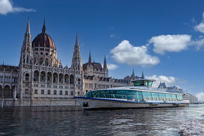 Budapest Danube Cruise with Drink, Audio Guide