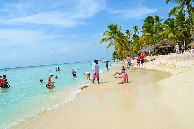 Private Full-Day Tour to Saona Island from Bayahibe with Lunch