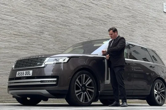Private Heathrow Airport transfer to or from your London Hotel