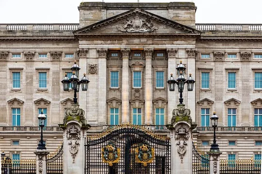 Buckingham Palace Visit & Changing of the Guard Walking Tour