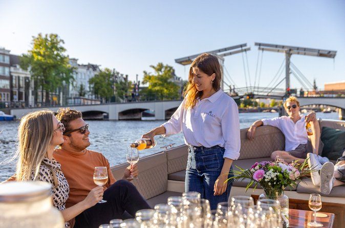 Amsterdam: 2-Hour Canal Cruise incl. Drinks & Dutch Snacks