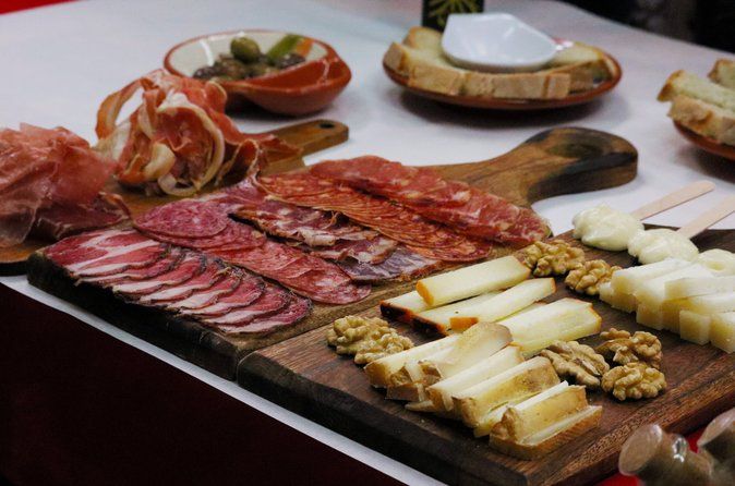 Half-Day Walking Tour Tasting Local Food in Porto