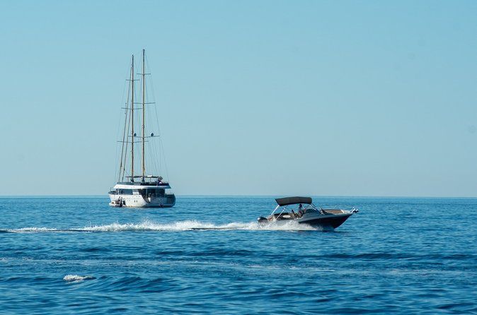 Private Local Guided Speedboat Tour in Dubrovnik Archipelago