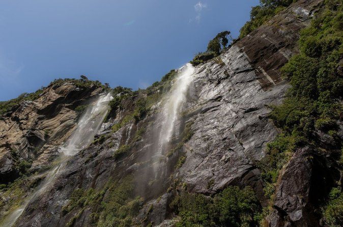 Milford Sound Coach and Cruise Tour from Queenstown with Flyback