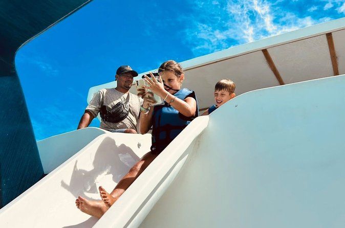 Half-Day Snorkeling Cruise and Natural Pool with Open Bar