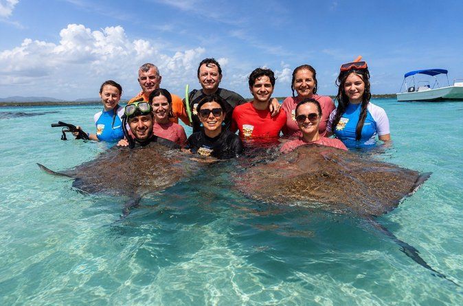 Antigua Island Tour & Stingray Encounter – Small Group Experience