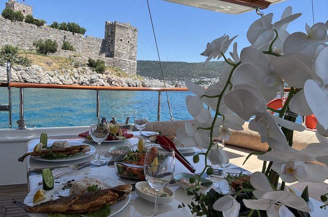 Private Boat Tour in Bodrum – 6 Hours with Lunch & Swimming Break