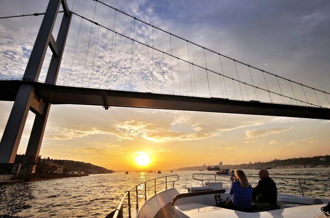 Bosphorus Sunset: An Enchanting Yacht Cruise in Istanbul