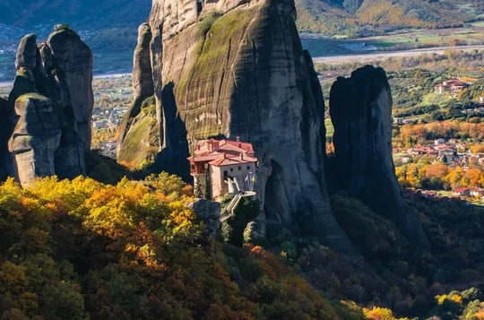 Midday Tour in Meteora with the locals, small size group