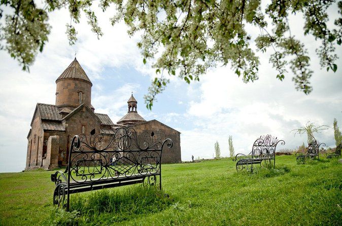 Private tour to Oshakan, Karmravor, Hovhanavank, Saghmosavank monasteries