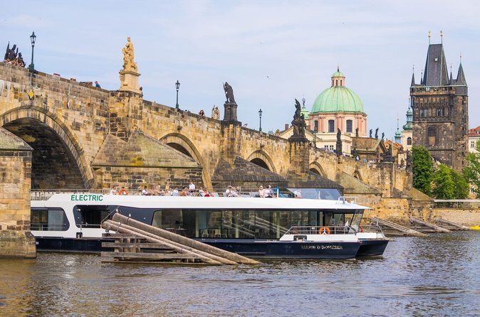 Prague Sightseeing Cruise: 50-Minute River Experience