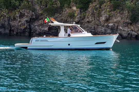 Capri tour from Sorrento or Positano: Exclusive Yacht