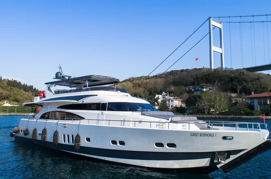 Istanbul Bosphorus Yacht Cruise with Guide and Asian Side Stop