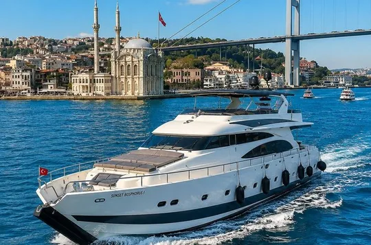Istanbul Luxury Bosphorus Yacht Cruise with Asian Side Stop