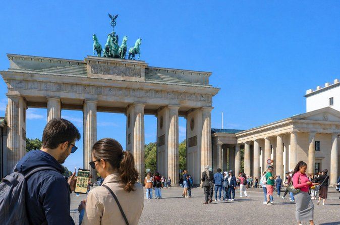 Berlin Scavenger Hunt & Highlights Self-Guided Walking Tour